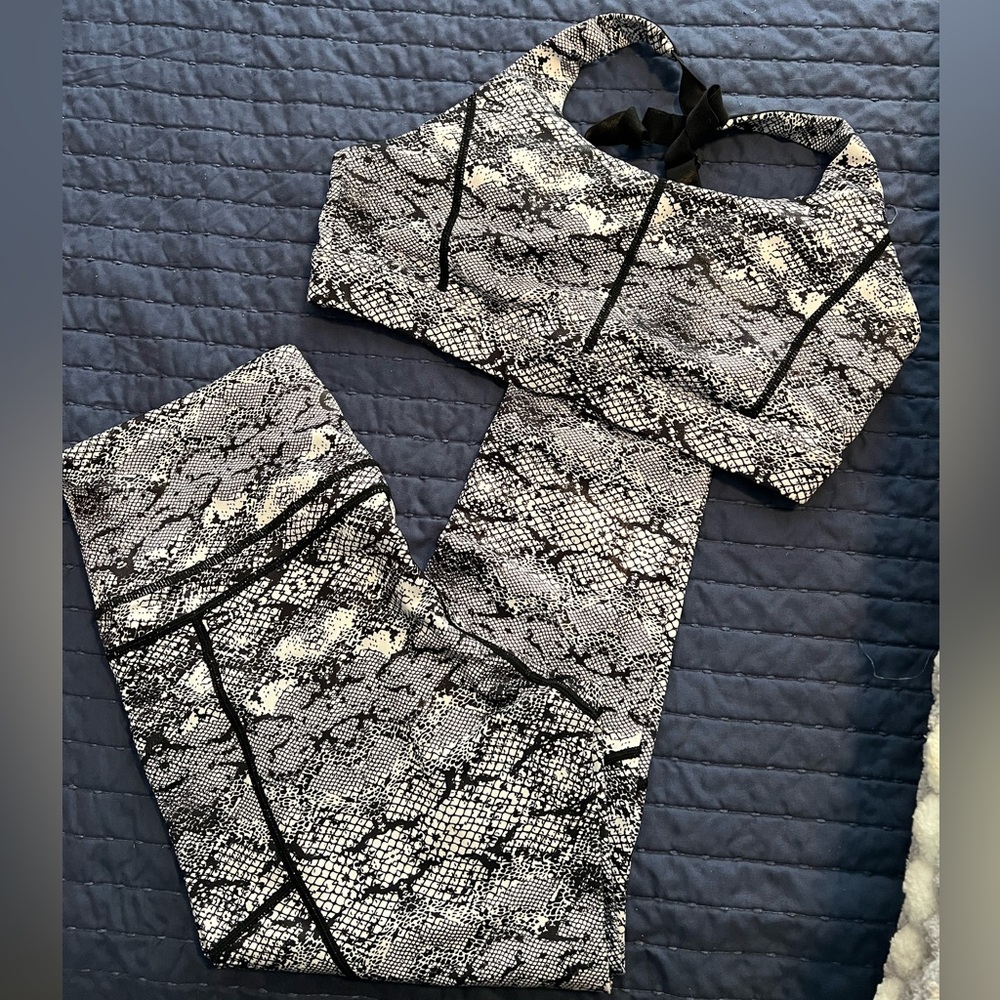 ZYIA Black and White Snake Skin set